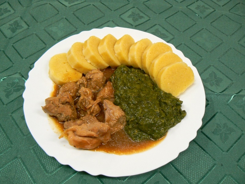 Krůtí kostky na česneku, špenát, bramborový knedlík
